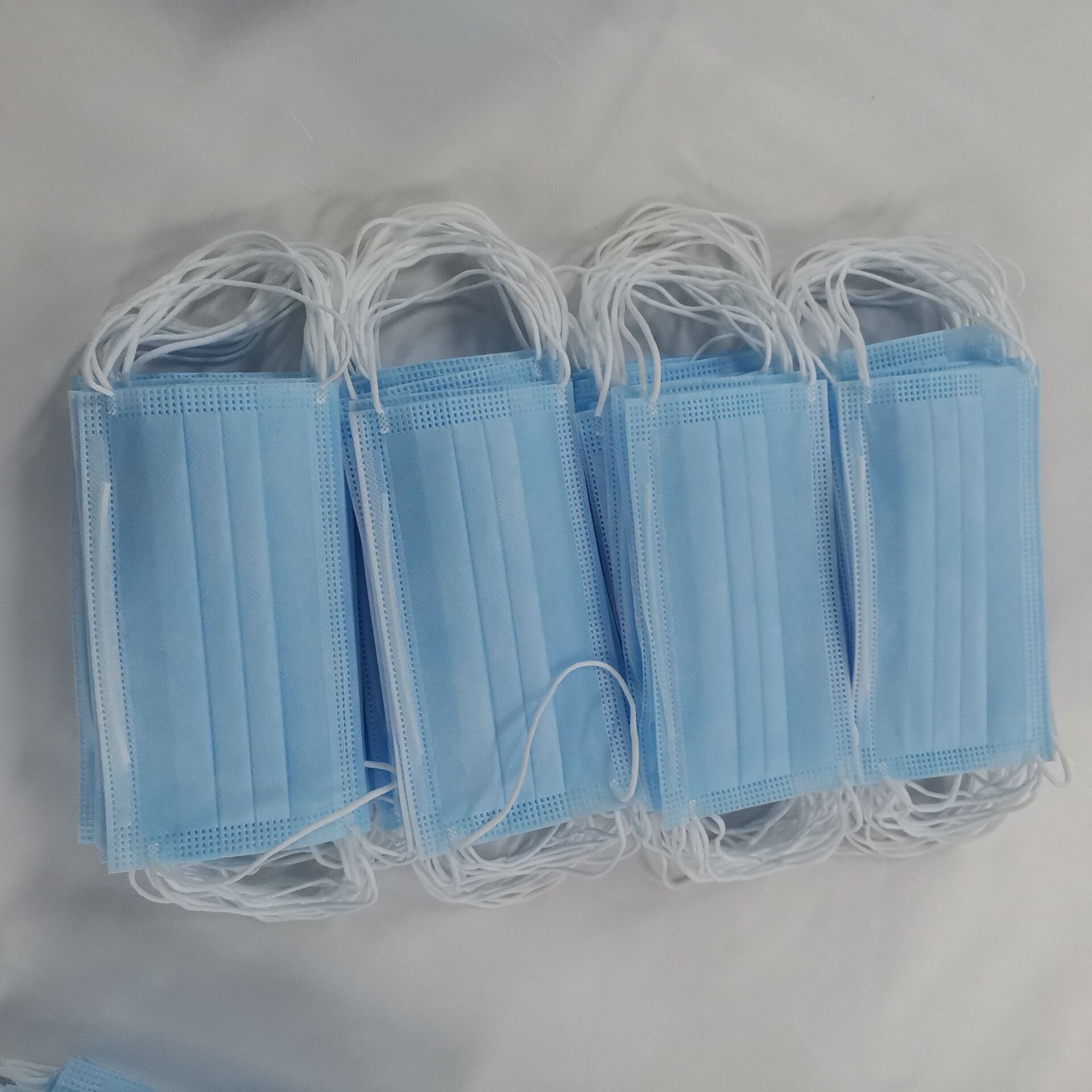 現(xiàn)貨一次性防護(hù)口罩熔噴布防飛沫三層無紡布口罩廠家